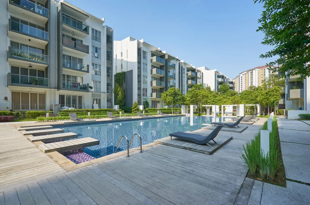 Il nuovo art. 4-bis sull'effetto ventosa si applica alle piscine condominiali? Scopri le responsabilità dell'amministratore e gli obblighi di sicurezza.
