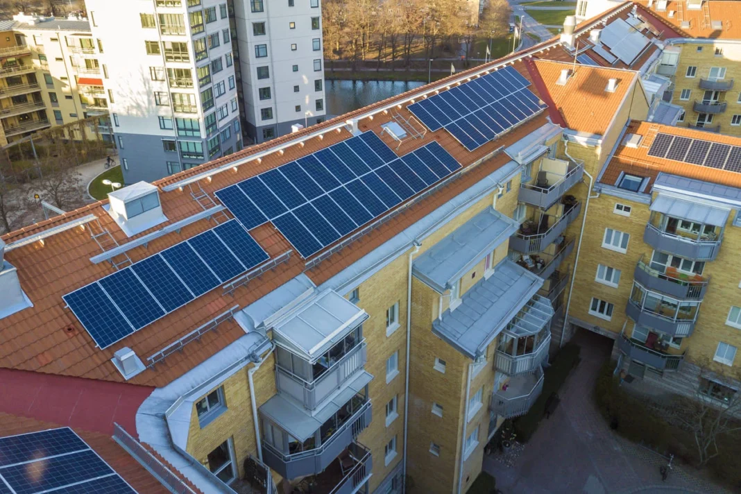Il DM 262/2026 permette la fuoriuscita dai primi Conti Energia per gli impianti condominiali sopra i 20 kW. Rinnovo integrale entro il 2030.